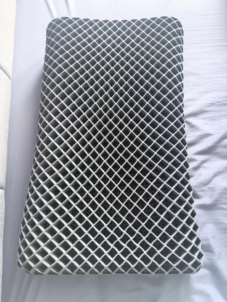 Customer photo showing Latticore pillow grid from above